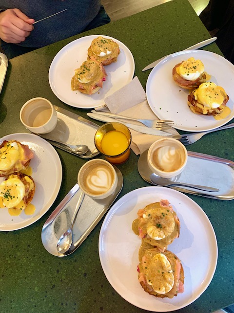 eggs-benedict-elio-coco